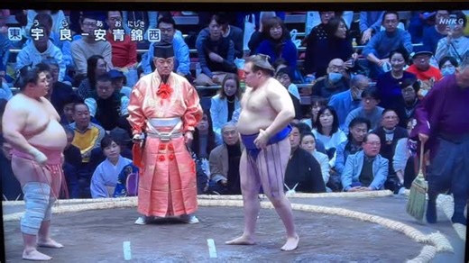 Makovska Iryna on Instagram: "Сьогодні відбувся перший поєдинок Аонішкі в ранзі одзекі — і він одразу завершився перемогою. Це не просто вдалий старт турніру, а сильний символ нового етапу в його кар’єрі: одзекі — це ранг відповідальності, тиску й очікувань, і перемога в дебютному бою підтверджує, що Аонішкі готовий до цього виклику. Він вийшов на дохйо з упевненістю, показав зібраність і характер, довівши, що його підвищення — не аванс, а заслужений результат наполегливої праці."