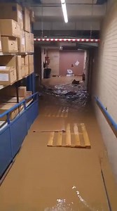‼️ El temporal obliga a tancar les urgències de l'hospital de Vilafranca 👉 El centre ha patit inundacions i s'ha quedat sense llum: https://www.eixdiari.cat/societat/doc/117259/el-temporal-obliga-a-tancar-les-urgencies-de-lhospital-de-vilafranca.html 👉 Més informació a EIX DIARI | EIX Diari