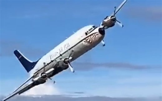 DC-6超低空飞行，稀有老爷机还敢这么折腾