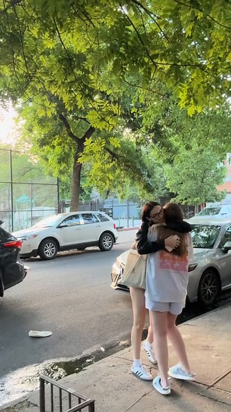 The Joy of Reuniting with My Girlfriend - A Heartwarming Story of Love and Long-Distance