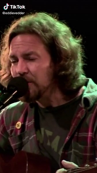 Eddie and Liam Finn performing “Society” in 2008. #LiamFinn #WaterOnTheRoad #Live