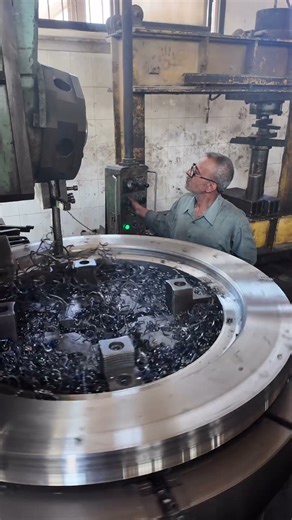 Machining flange on the VTL machine 🛠️⚙️