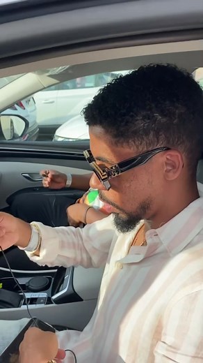 Exploring Nostalgic Angolan and Portuguese Music at Mobbers Studio