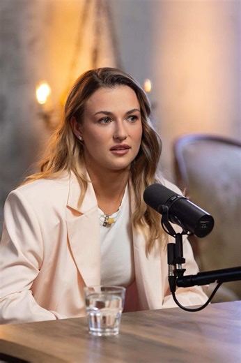 Как Аню Калинскую кинул Adidas? 😳 Смотри подкаст «Весна зовёт!» на YouTube и в VK Видео на канале BB Tennis. #kalinskaya #tennis #калинская #теннис #веснина