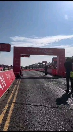 13 reactions | Peres Jepchirchir wins gold medal at #GreatNorthRun   Sharon Lokedi take the silver. 拾 Good run ladies. | GOtv Kenya | Facebook