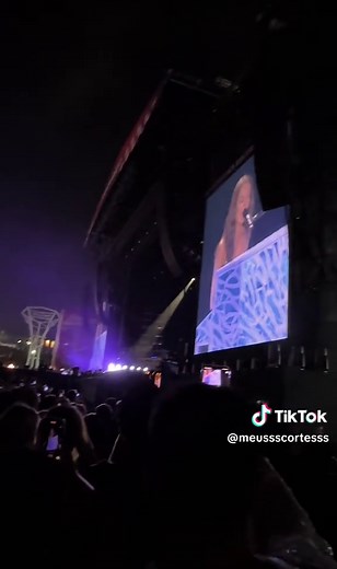 Olivia Rodrigo Performs 'Drivers License' at Lollapalooza 2025