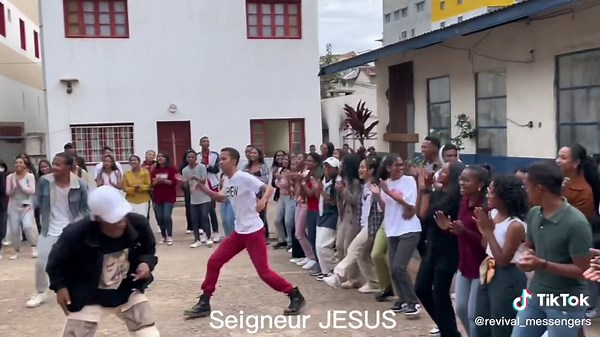 Comment Ne Pas Te Louer: Revival Messenger from Madagascar 🇲🇬