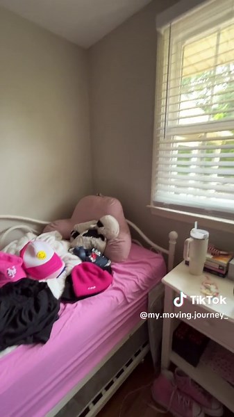 room update, we moved in yesterday!! and happy july‼️🌞🌺🌴##moving#bedroom#room#aesthetic#vibes#summer#decorations#decod#roomdecor