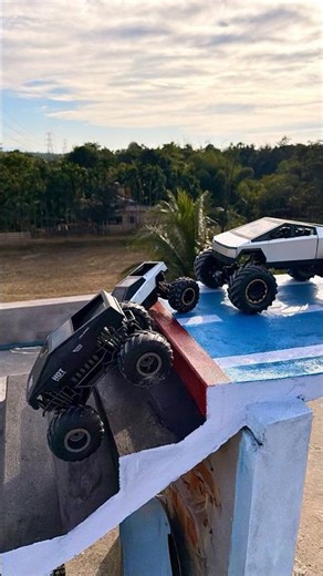 Small vs Big Car: Jump Test!