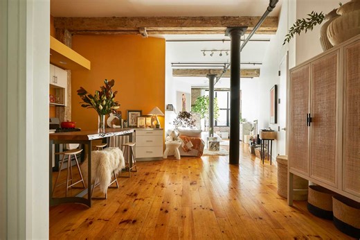 I’m Amazed by This NYC Loft’s 15-Foot Ceilings (It’s Like an Art Gallery!)