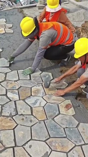 installation of stacked stones on a cemented floor