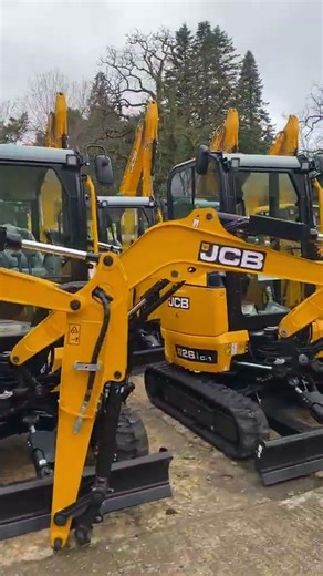 What JCB mini digger is your favourite? 🟡⚫️