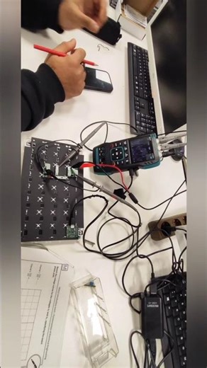 How are electrical engineering lab classes conducted?