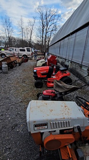Auction is on with Stermers Auction Service in York Co Pa | Country Road Bidding