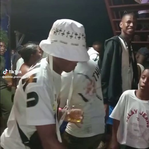 Elihle piano movement on TikTok