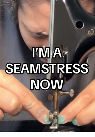 My Singer Featherweight is FIXED 🧵 🪡 #singer221 #singerfeatherweight #featherweight #singersewingmachine #vintagesewingmachine