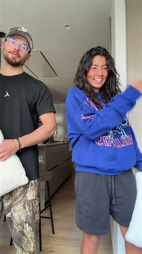 Pillow Fight With My Boyfriend 😂🛏️