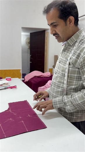 Rohilla Boutique on Instagram: "Blouse plet marking #fashion #stiching #design #blouse"