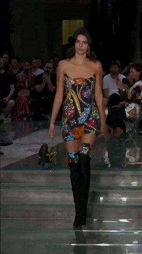 Versace Spring/Summer 2020 #kendalljenner #Versace #FashionWeek #SS20 #VersaceWoman #KendallWalks