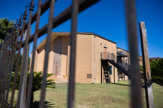 Pregnant migrant girls held at Texas center criticized for inadequate care