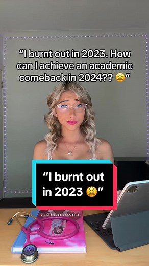 Honestly the BEST study hacks of all time! ✅💯🧠👩🏼‍🎓 - THE HACKS: 1️⃣ Feynman Technique 👩🏼‍🏫 - learn the content, then teach it to someone who is unfamiliar with the topic (e.g. a child). Even better if you create a presentation & use analogies/diagrams/examples. This is by far the best and FASTEST way to learn content on a deeper level . 2️⃣ Spaced Repetition 📆 - review content at regular, increasing intervals. For example: —> when you get home from school —> again that weekend —> the we