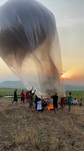 Đố các ông bà biết họ đang làm gì | Blog Radio