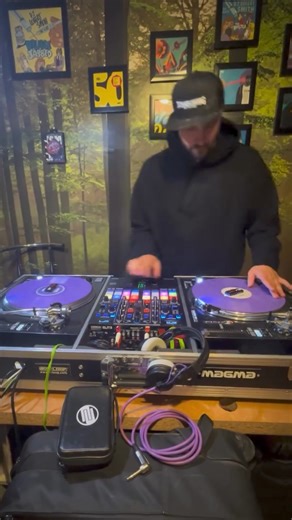 "Can't stop hip-hop running through these veins" 🫡 Big shoutout to Dj Robert Smith and all those DJs keeping the hip-hop culture alive 🔥 #phasedj #turntablism #turntables #hiphop | Phase