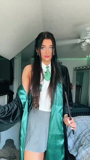 I’m working on getting Snape’s dramatic walk down🐍🪄 Favorite Harry Potter character? #harrypotter #xyzbca #slytherin #cosplay #dracotok #trendingsound #hogwarts