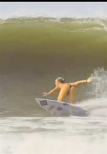 Absolutely Stunning🤙🏽 #surfing #surfergirls #surfvideos #surfergirlstyle #watersports