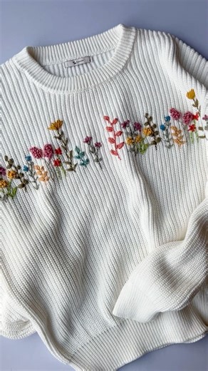 Using dk yarn to embroider knitwear 🌿 #embroiderythread #embroiderytutorial #upcycledclothing #upcycledfashion #embroideredflowers #embroideredclothing #embroidereddenim #embroideredclothes #embroideredflorals #learntoembroider #mindfulart #slowstitching #sewingproject #embroiderypatterns #bordadolivre #createdtocreate #diycrafts #slowcraft #dmcthreads #dmcembroidery #springflowers #embroiderydesign #beginnerembroidery #embroiderywork #denimembroidery #sustainablefashion #embroiderhappyhoops #e