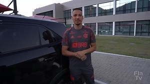 1.3M views · 59K reactions | Sensacional! Gerson surpreendeu o roupeiro Clebinho nesta sexta-feira no Ninho do Urubu com um presente pra lá de especial. O Coringa é brabo! ‍♂️ Via: FLATV | SportsCenterBR | Facebook