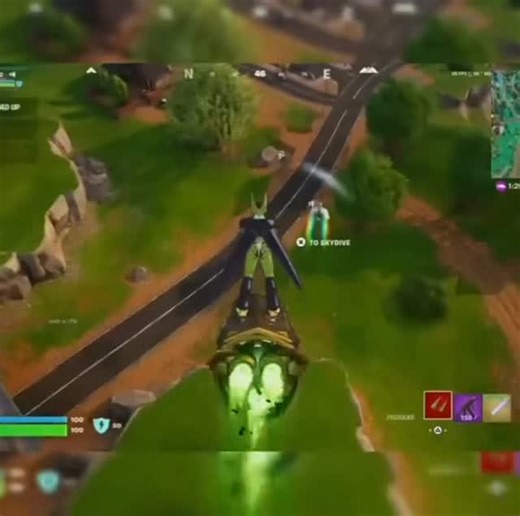 A white monster on Instagram: "日本利用压电瓷砖将脚步转化为电能。这些瓷砖捕捉来自你脚步的动能。当你行走时，你的重量和动作会对瓷砖产生压力。瓷砖会轻微弯曲，从而产生机械应力。瓷砖内部的压电材料将这种应力转化为电能。每一步都会产生少量电荷，而数百万步结合在一起就能产生足够的电力来驱动LED 灯、数字显示屏和传感器。在像涩谷车站这样繁忙的地方，每天大约有240万个脚步为这一系统作出贡献。这些电能可以被储存或立即使用，从而減少对传统电力来源的依赖，并支持可持续的城市基础设施。这种方法将日常运动转化为实用的可再生能源 ＃日本 #知识 #事实#你知道吗＃推荐 ＃科技 #创新 #历史 #技术 #实验#热门日本利用压电瓷砖将脚步转化为电能。这些瓷砖捕捉来自你脚步的动能。当你行走时，你的重量和动作会对瓷砖产生压力。瓷砖会轻微弯曲，从而产生机械应力。瓷砖内部的压电材料将这种应力转化为电能。每一步都会产生少量电荷，而数百万步结合在一起就能产生足够的电力来驱动LED 灯、数字显示屏和传感器。在像涩谷车站这样繁忙的地方，每天大约有 240万个脚步为这一系统作出贡献。这些电能可以被