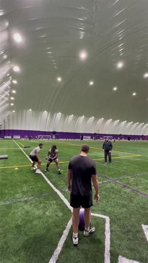 Great Offensive Line Drill for teaching a tempo angle set, whil keeping the shoulders square. The Batters Box helps as a reference! 🤘🏽😈#OffensiveLine #CollegeFootball #MNSU #FYP #ForYou