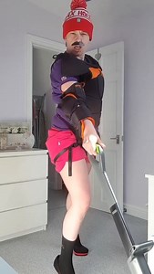 We have no words... 😲🤣 Taking Tess Howard's vacuum hockey sessions to a new level 😉 Tag a team-mate you'd like to see replicate this... 📹 Tracey Ingleson | England Hockey