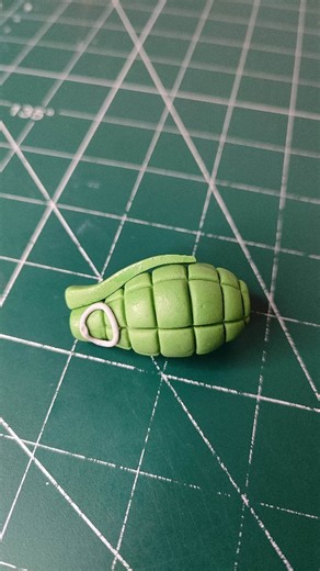 How to make bomb with fondant / cake topper . . . Hi this the easiest way to make fobdant bomb . . . #fondant #fondantdoll #fondantfigurine #caketopper #chocolate #bakibg #cakeart #cakeartist #cakedesign #cakedecorating #birthdaycake #weddingcake | Antony Bidesh