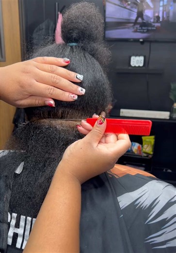 Hey Girl, New openings available, Link in bio.. 🥱 . #knotlesstwist #feedinbraids #bohostyle #jaydawaydabraids #islandtwist ... “Don’t own rights”