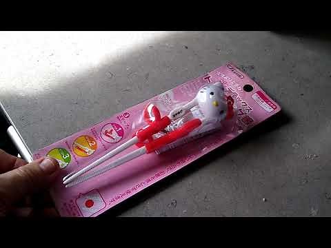 Hello Kitty teaches you how to use chopsticks