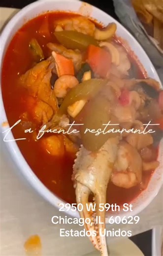 Una buen caldo de mariscos aqui en la fuente restaurant en tan solo $25.99 2950 W 59th St Chicago, IL 60629 #mariscos #marisco #especiales #storytime #miralo #viralvideo #parati #fyp