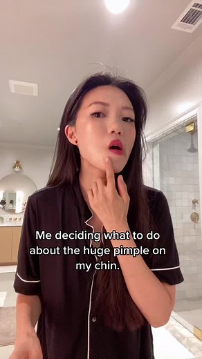 Dealing with Chin Pimples: Extractor vs. Pore Scraper