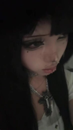 Self-Discovery in the WLW Vietnamese Context