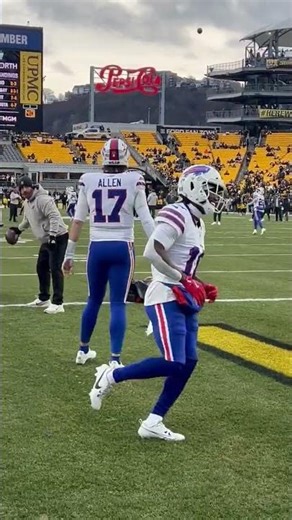 A closer look at Josh Allen’s right elbow in pregame warmups