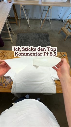 @stashclo on Instagram: "Wie findet ihr das Design ? 💘 Heute um 18 Uhr geht’s los mit der neuen Collection, ich bin echt sehr zufrieden mit dem neuen Design. Wir machen dann im Nächsten Video das letzte Top Kommentar zusammen, aber das musste ich einfach noch sticken heute 👀 #embroidery #clothing #fashion #selfmade #deutschland"