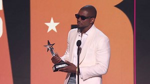 Usher Wins Best Male R&B/Pop Artist