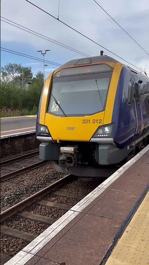 Class 331 departing Skipton for Leeds #train #railvlogger #railwaycontent #northernrailway