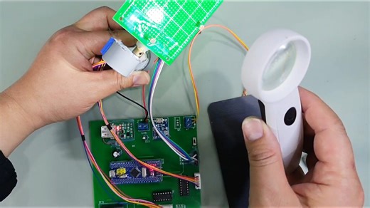 pcb板基于STM32单片机太阳能追光系统设计