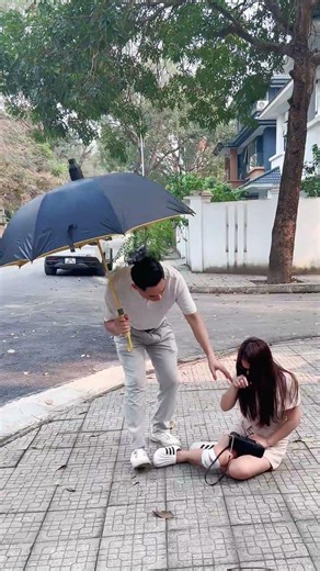He Couldn’t Stop It… But He Did This Instead #KindManGlobal #PublicSafety #VulnerableProtection