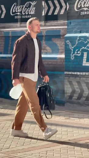 Arriving to The Den | Detroit Lions