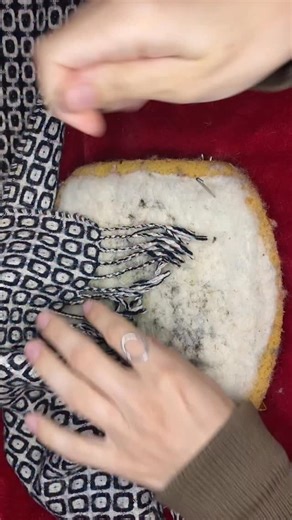 Just posted a tutorial for this on my Patreon! #needlefelting #panda #scarf #fiberart #wearableart | Emma De La Laine