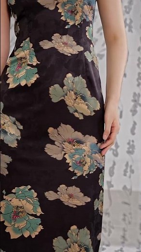 Bold Floral Sleeveless Modern Qipao | Handmade Weave Cut-Out Cheongsam |