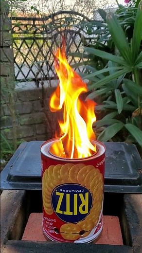 Make a secondary combustion stove with Daiso's cutlery rack and Ritz cans